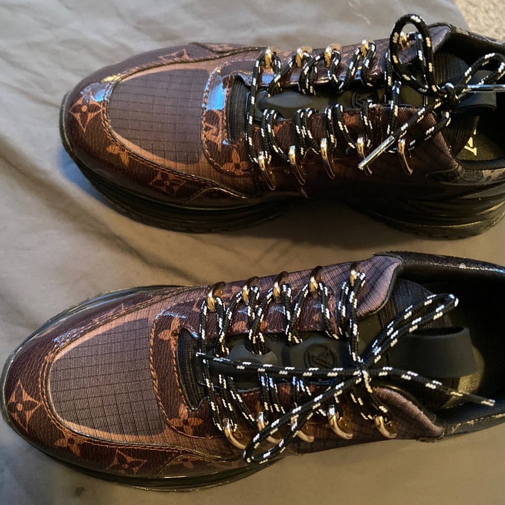 Louis vuttion sneakers